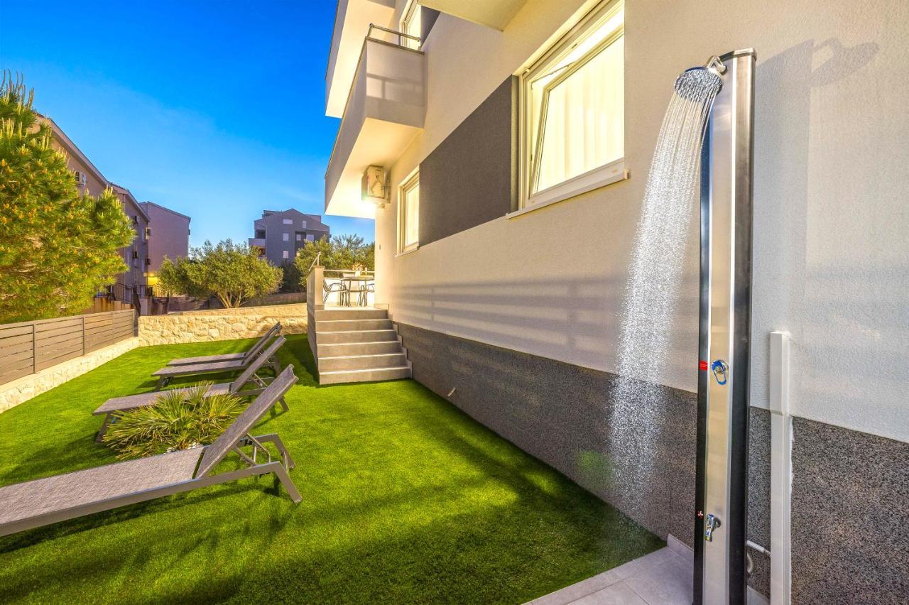 Summer Breeze Pool Apartments Novalja Exterior photo