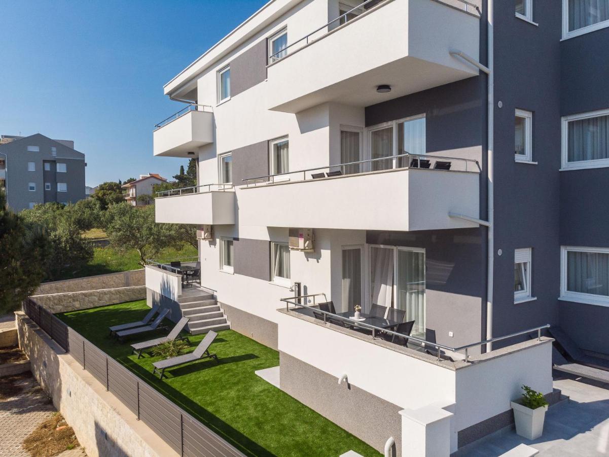 Summer Breeze Pool Apartments Novalja Exterior photo