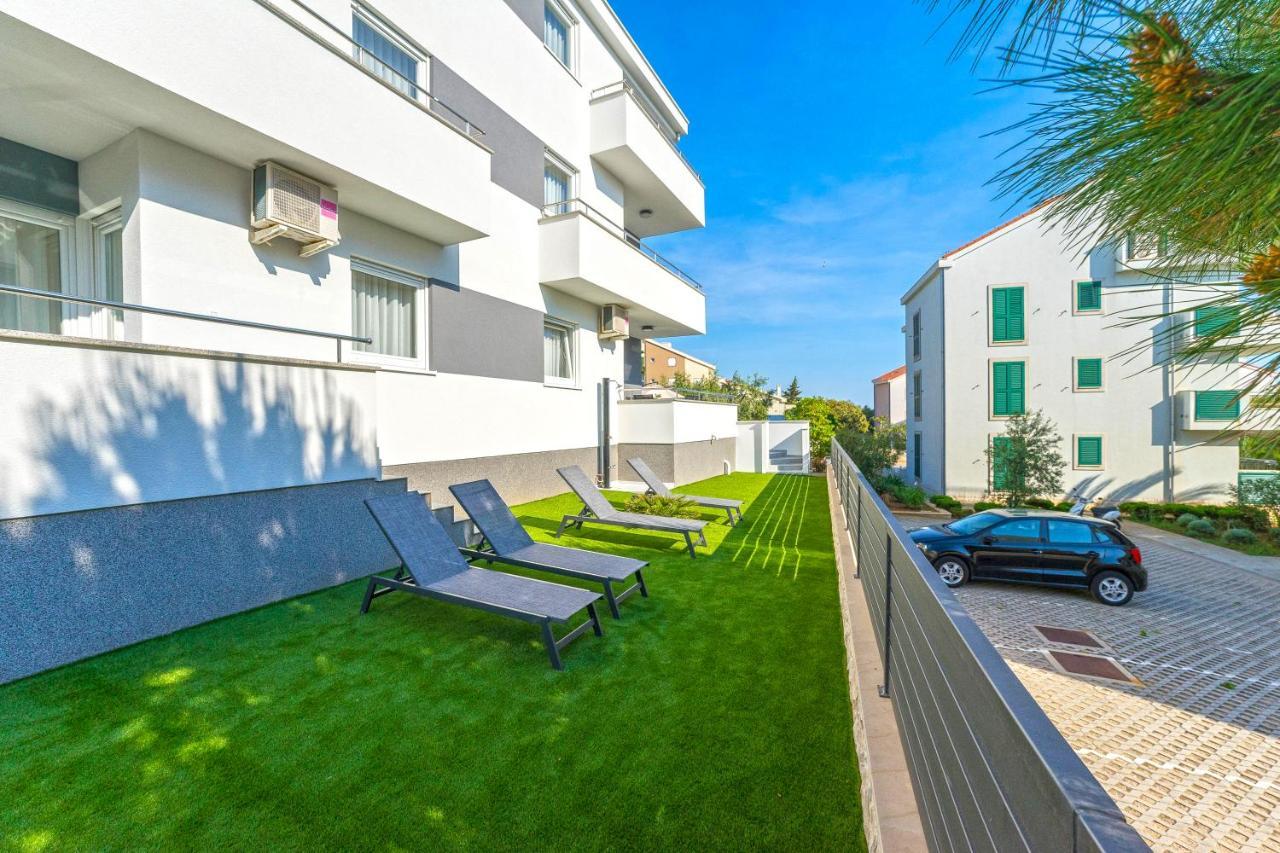 Summer Breeze Pool Apartments Novalja Exterior photo