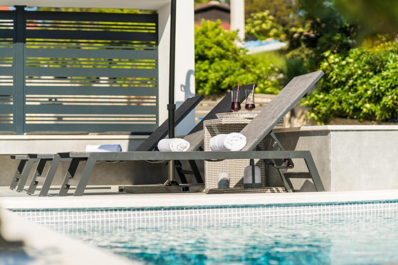 Summer Breeze Pool Apartments Novalja Exterior photo