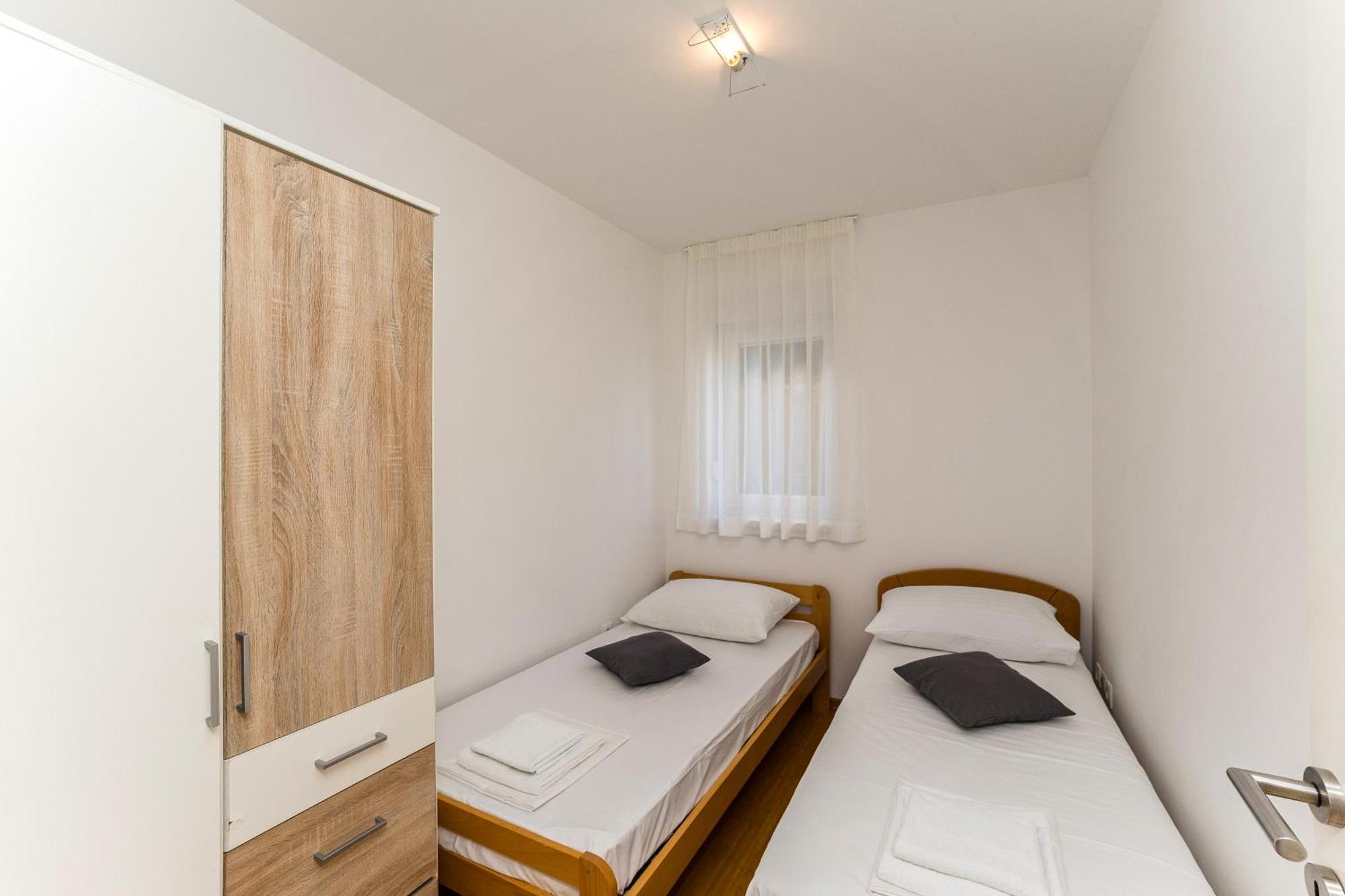 Summer Breeze Pool Apartments Novalja Room photo